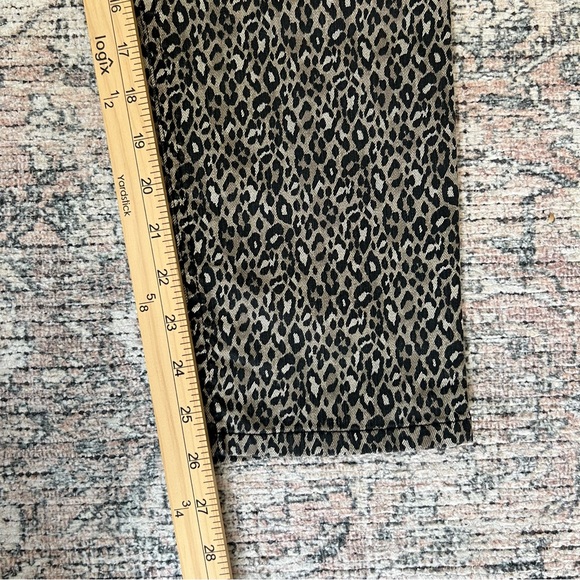 Chicos Leopard Print Pull On Pants Women’s Size 8 Stretch - Picture 10 of 16
